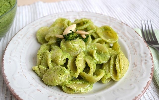 Orecchiette al pesto di broccolo