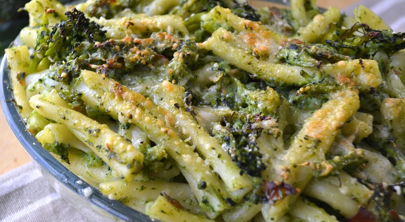 Pasta con broccoli incaciati