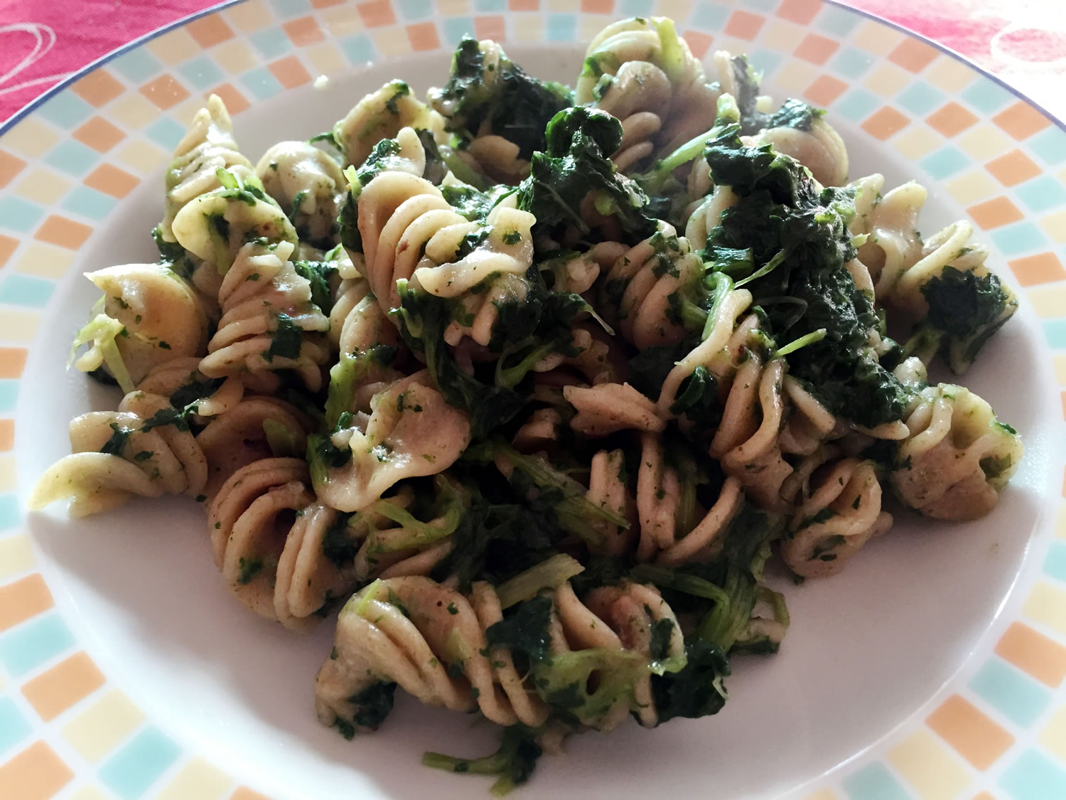 Fusilli con paté di olive nere e broccoletti