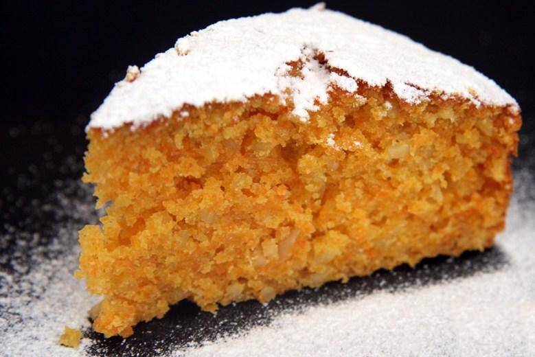 Torta con zucca e mandorle